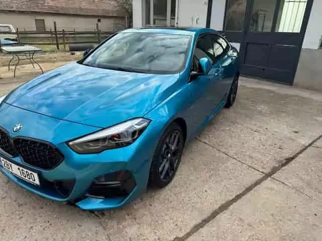 BMW 4 Gran Coupé külső mosás után – tiszta, élénk kék fényezés