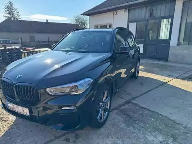 BMW X5 külső mosás után – tiszta, mélyfényű fekete fényezés