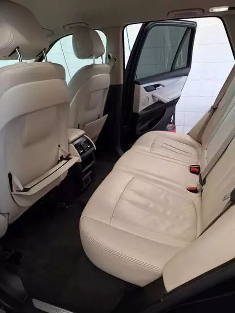 Világos bőr belső tisztítás után – tiszta, ápolt utastér