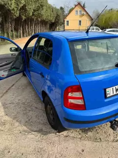 Kék Skoda külső mosás előtt – poros karosszéria Örkény