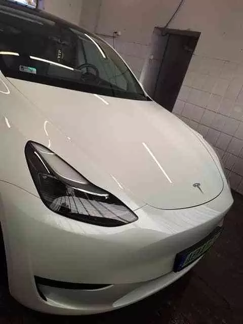 Tesla Model 3 külső mosás után – tiszta, fényes karosszéria